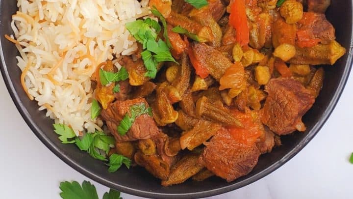 Okra au bœuf et riz